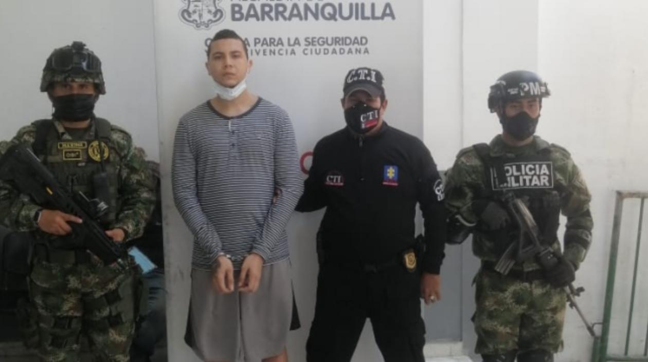 Sebastián Guerrero Lenis al ser llevado a la URI. 