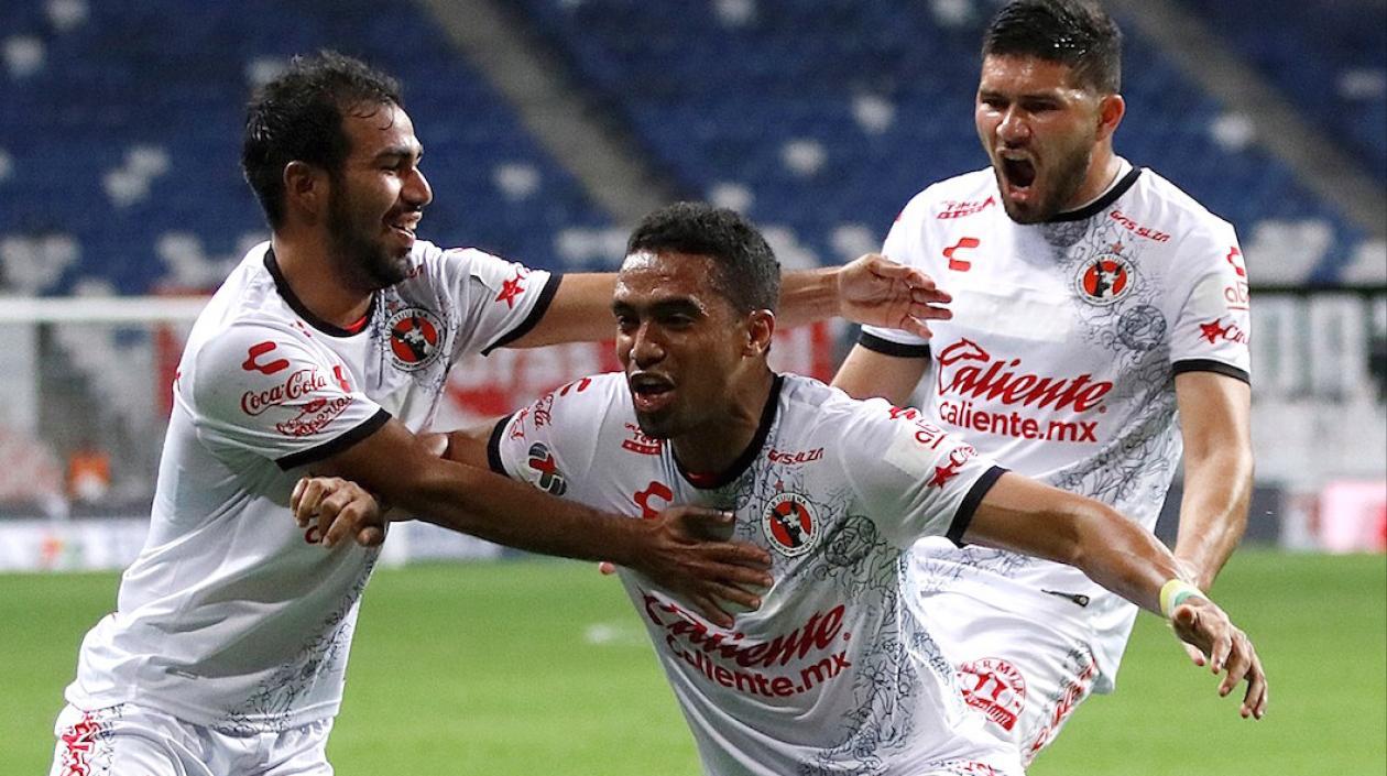 Mauro Manotas celebrando el gol.
