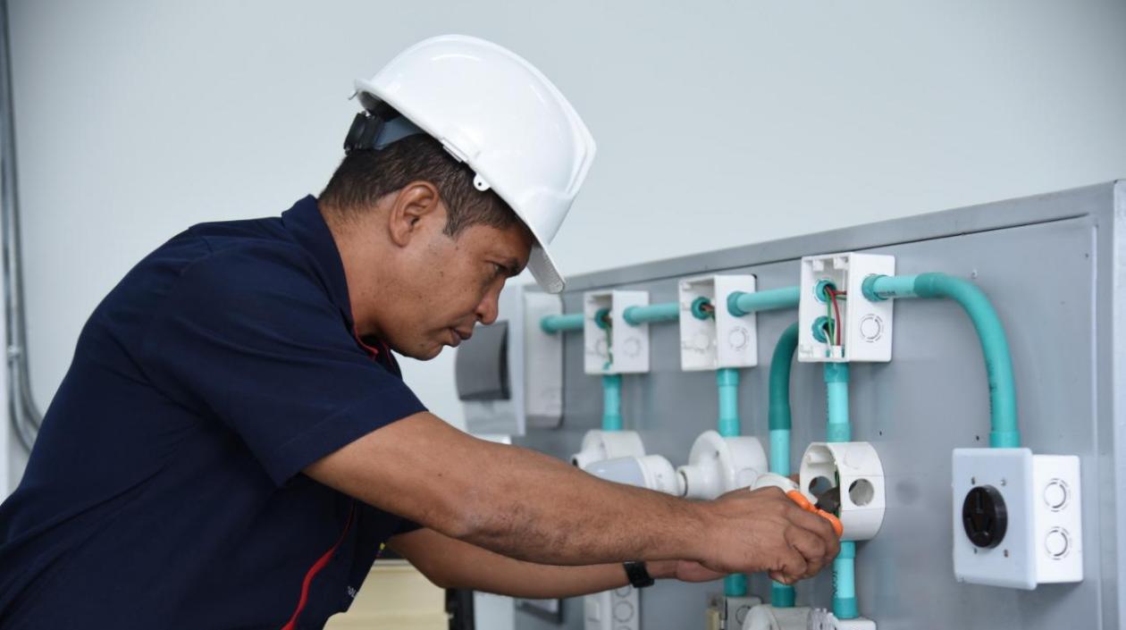 Hay vacantes para electricistas en la nueva convocatoria laboral del Sena.
