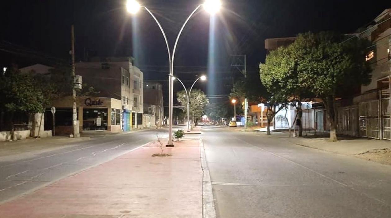 El toque de queda aplica desde la medianoche hasta las 4 a.m.