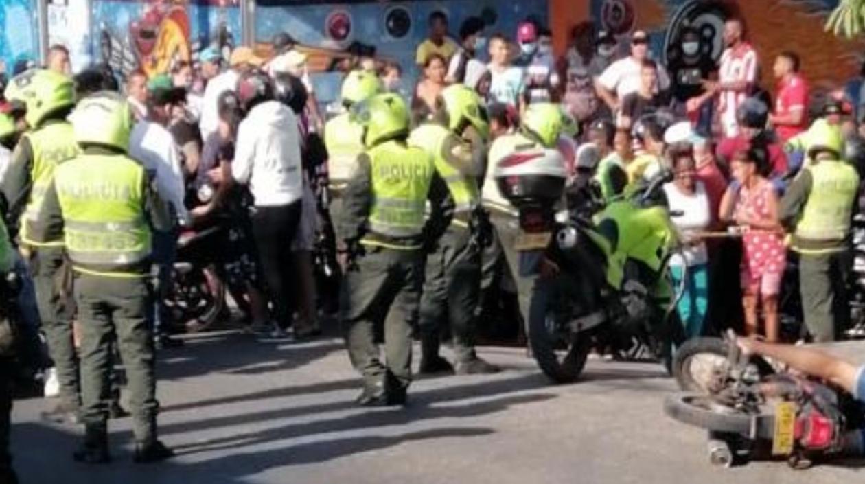 La Policía llegó al lugar para acordonar el área del crimen. 