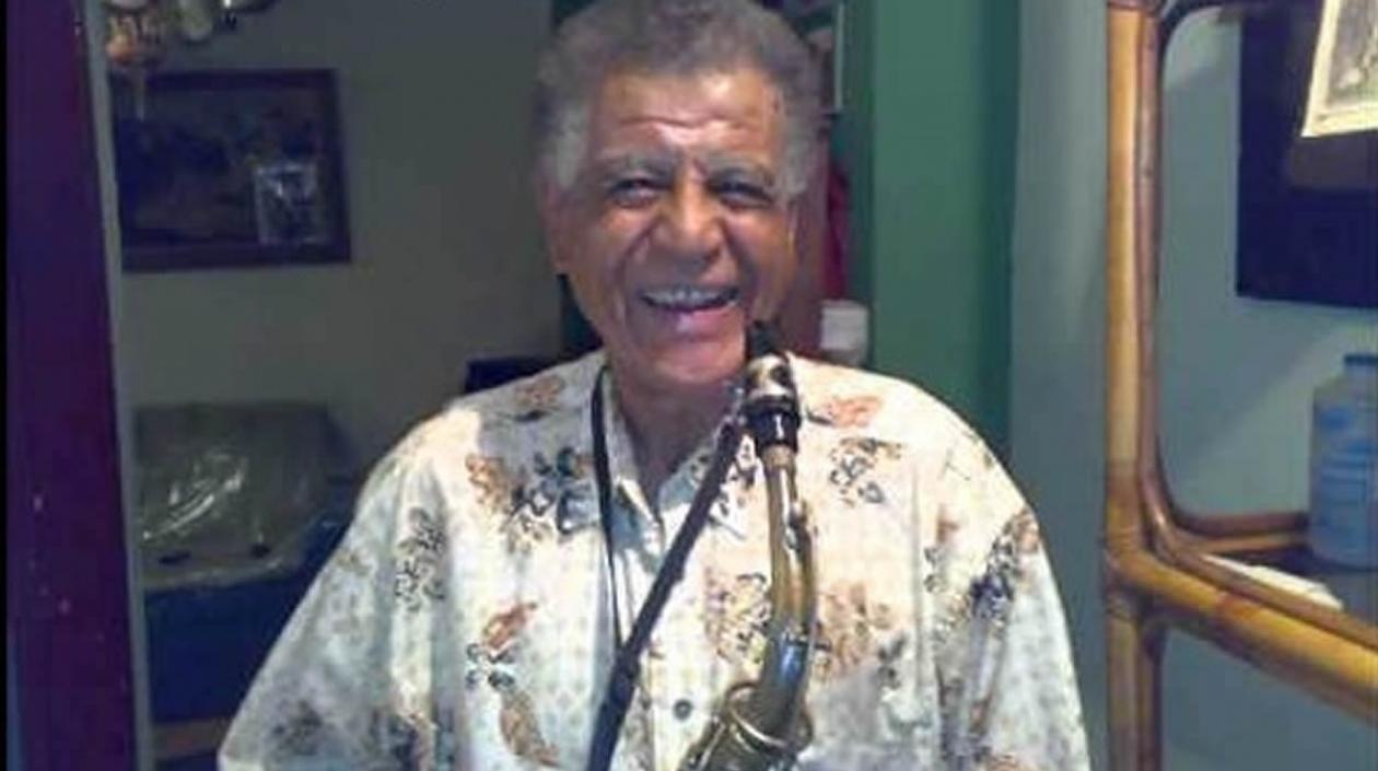 Johnny Sedes, con su saxofón. (Q.E.P.D.).