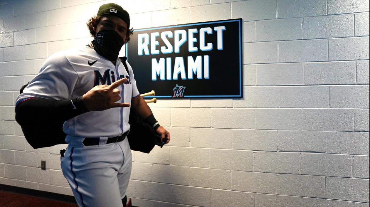 Jorge Alfaro, receptor de los Marlins de Miami. 