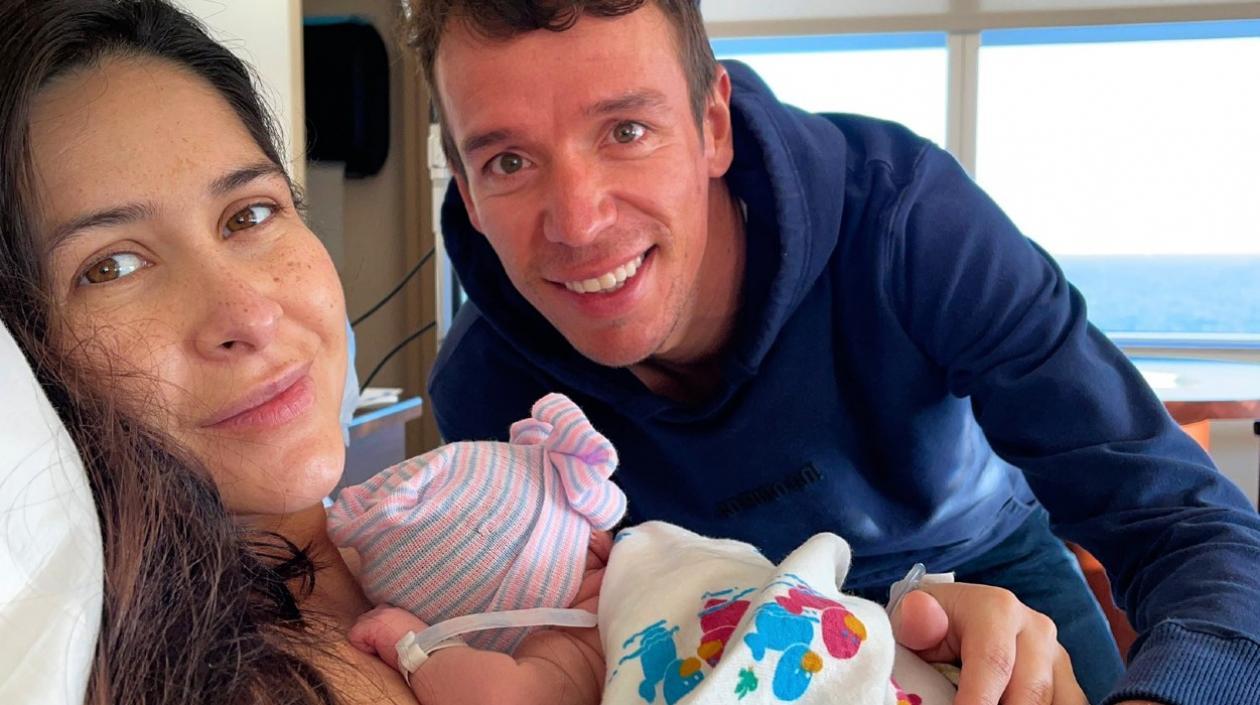 Rigoberto Urán al lado de su esposa Michel Durango y su hija Carlota. 