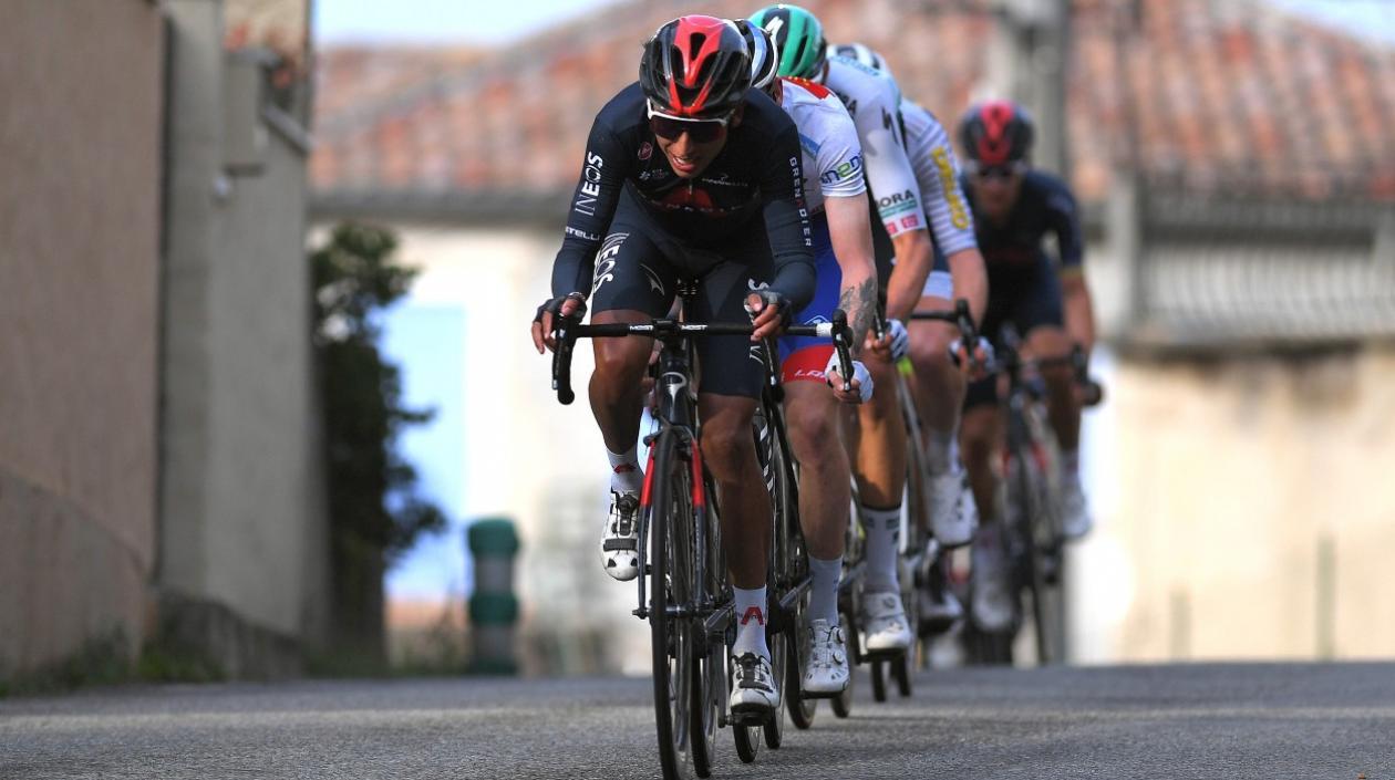 Egan Bernal atacando durante la jornada. 