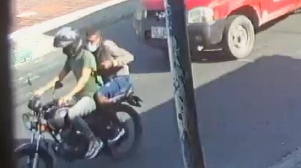 Los presuntos sicarios grabados en una cámara de seguridad del sector. 