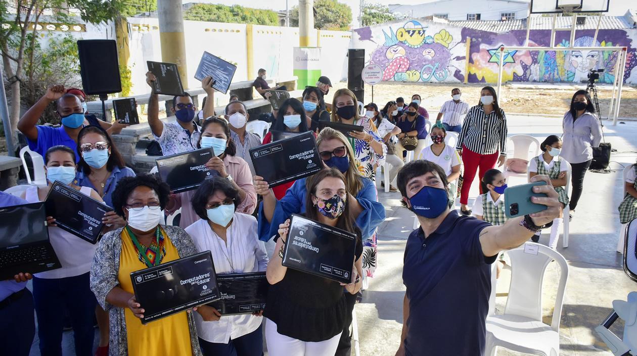 Entrega de equipos tecnológicos de MinTIC y Alcaldía.