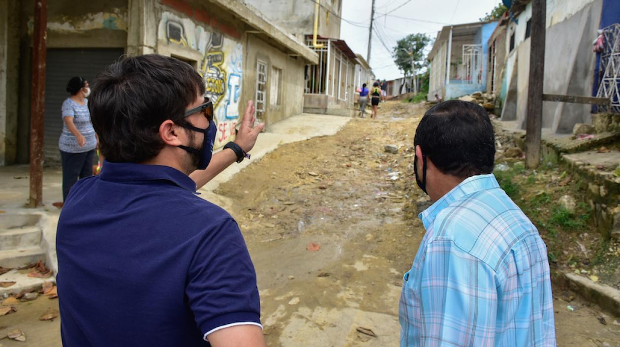 El Alcalde Jaime Pumarejo en uno de los sectores que serán intervenidos.