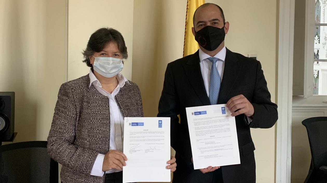 PNUD y Mincultura firman acuerdo para impulsar y fortalecer emprendimientos naranja en 20 municipios del país. 