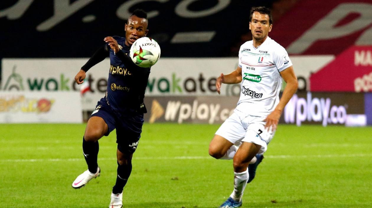 Acción del duelo entre el Deportivo Cali y el Once Caldas. 