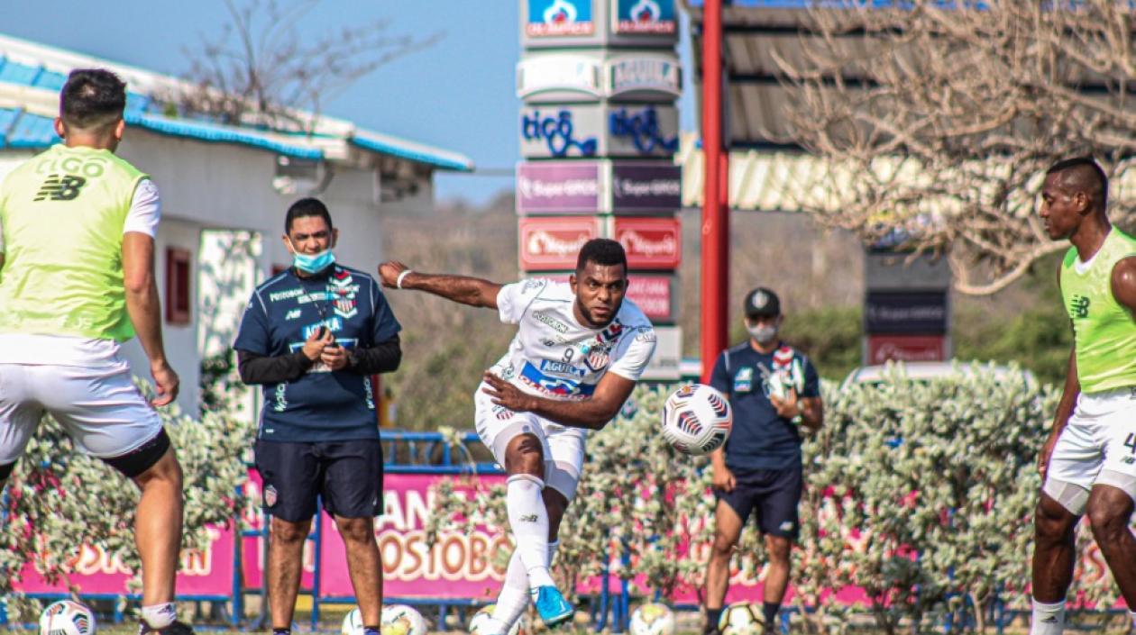 Goleador Miguel Ángel Borja, afinando la puntería para enfrentar a Caracas FC.