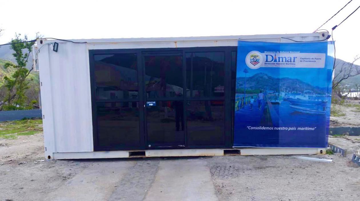 Uno de los contenedores dispuestos para la atención del público.