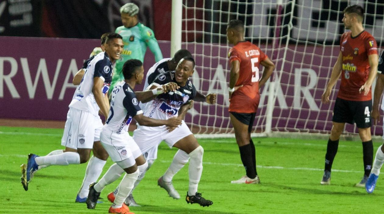 Willer Ditta celebra tras el gol de triunfo ante Caracas. 