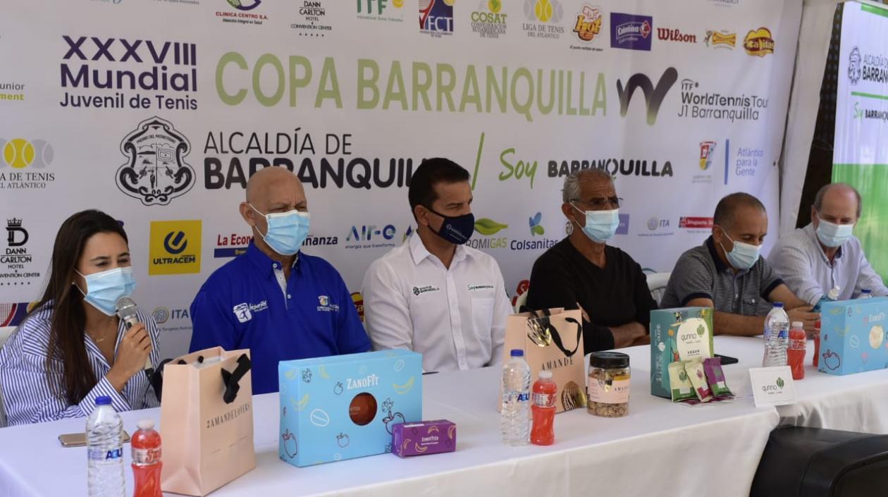 María Mónica Salazar, Armando Segovia, Gabriel Berdugo, Juan Abuchaibe, Leonidas Oyaga y Antonio Cordonier.