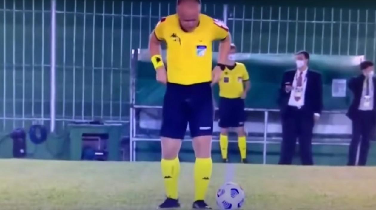 Denis Da Silva Ribeiro Serafim, arbitro brasileño. 