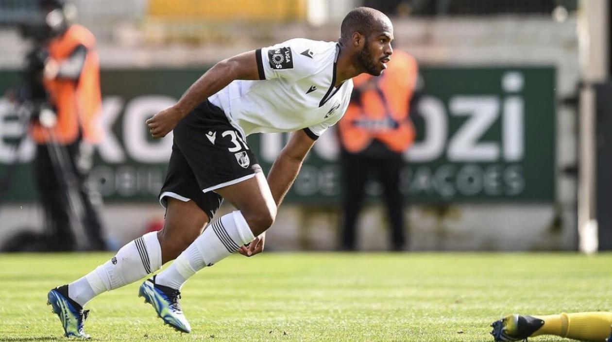 Óscar Estupiñán, delantero colombiano. 