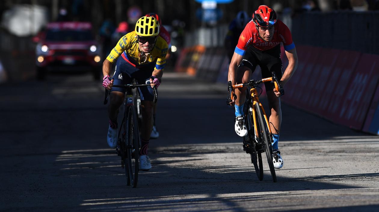 Sergio Higuita se impone en el embalaje a Mikel Landa y a Nairo Quintana. 