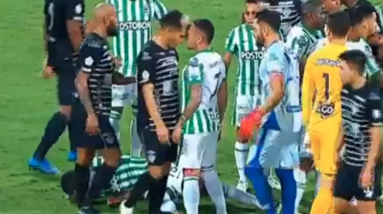 Momento en el que Teo se enfrenta a Jarlan Barrera.