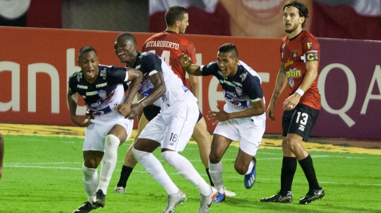Willer Ditta celebra tras el gol de triunfo ante Caracas. 
