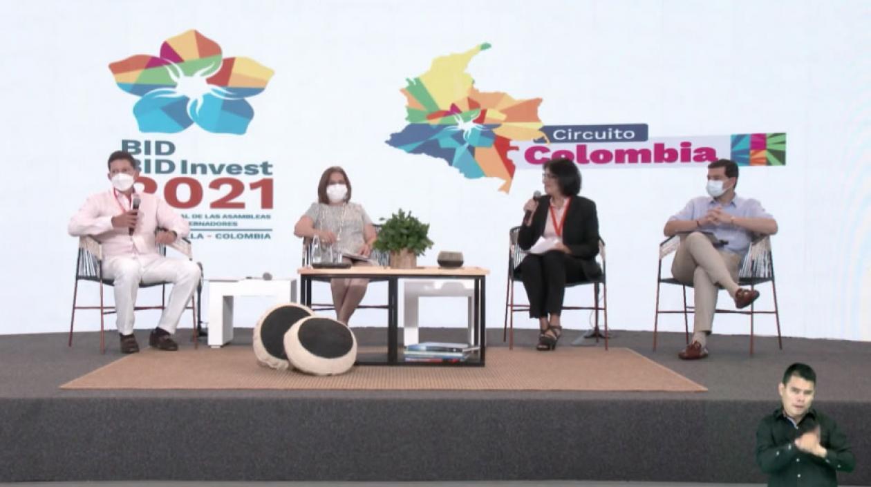 El Minjusticia, la Procuradora y el Contralor General, durante la sesión del BID.