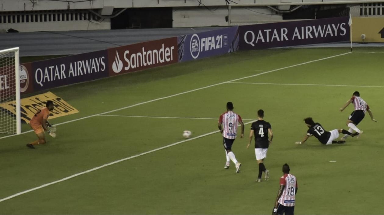 Teófilo Gutiérrez anota el 2-0 ante Caracas FC.