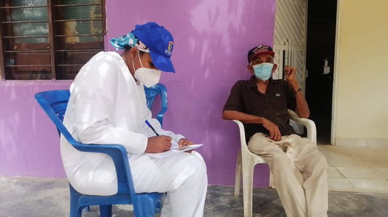 Secretaría de Salud llegó a Sabanalarga para la vacunación de adultos mayores.