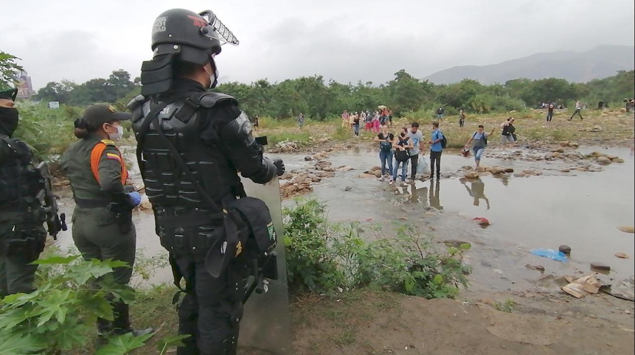 Venezolanos en pasos ilegales fronterizos.