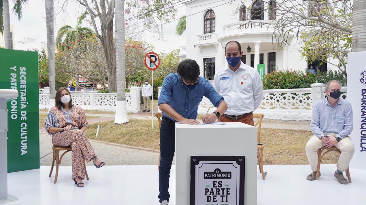 Este documento garantizará la protección de 1.924 inmuebles y 14 bienes muebles, -entre ellos el mural ‘Tierra Mar Aire’, de Alejandro Obregón-, en El Prado, Bellavista y parte de Alto Prado.Este documento garantizará la protección de 1.924 inmuebles y 14 bienes muebles, -entre ellos el mural ‘Tierra Mar Aire’, de Alejandro Obregón-, en El Prado, Bellavista y parte de Alto Prado.