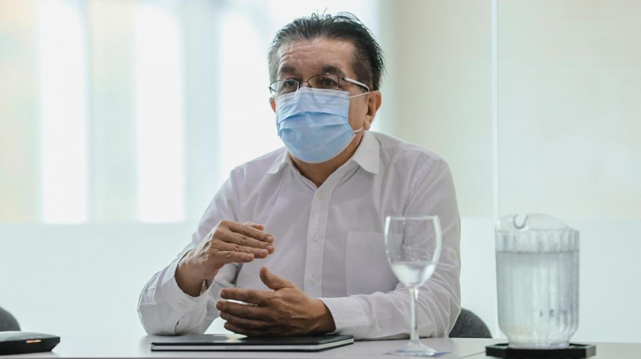 El ministro de Salud, Fernando Ruiz.