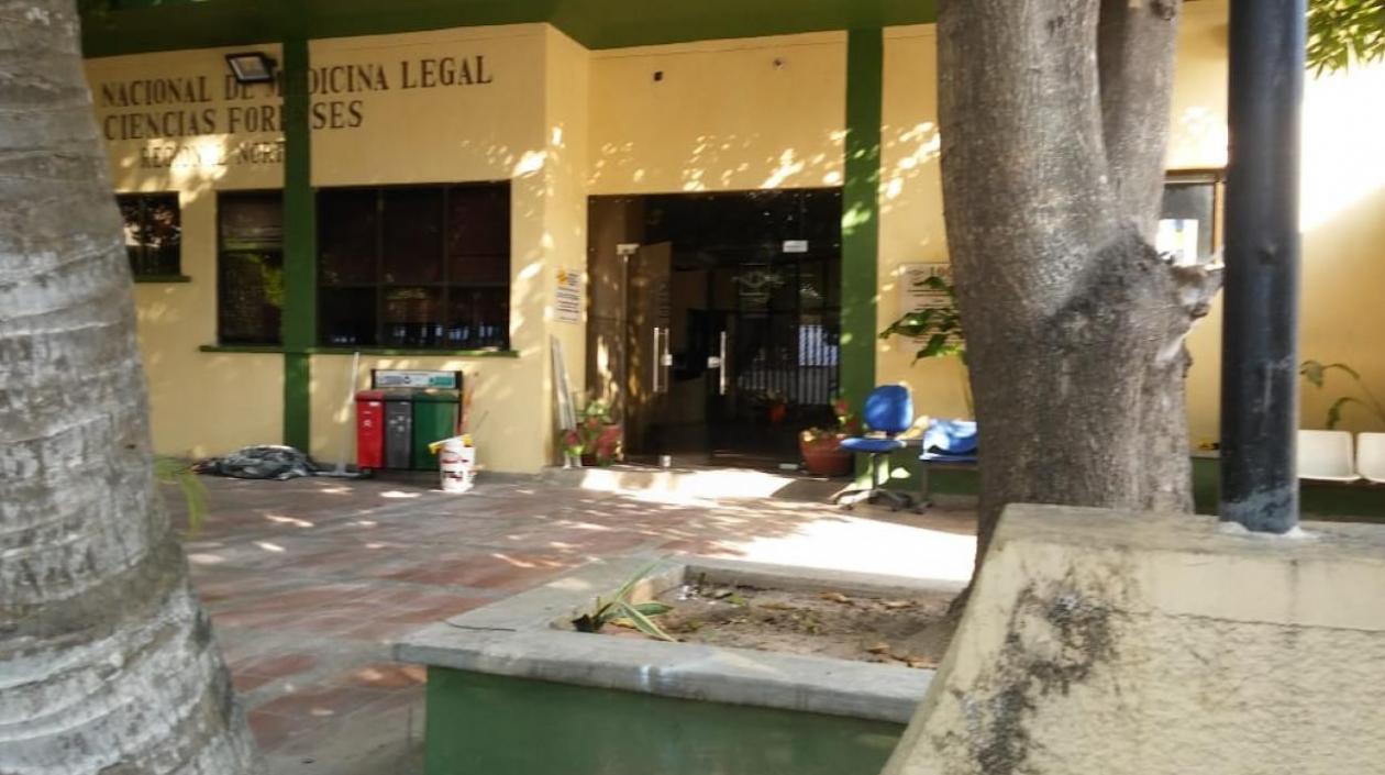 El cuerpo de Carlos Jonathan Osorio Marín fue llevado a Medicina Legal. 