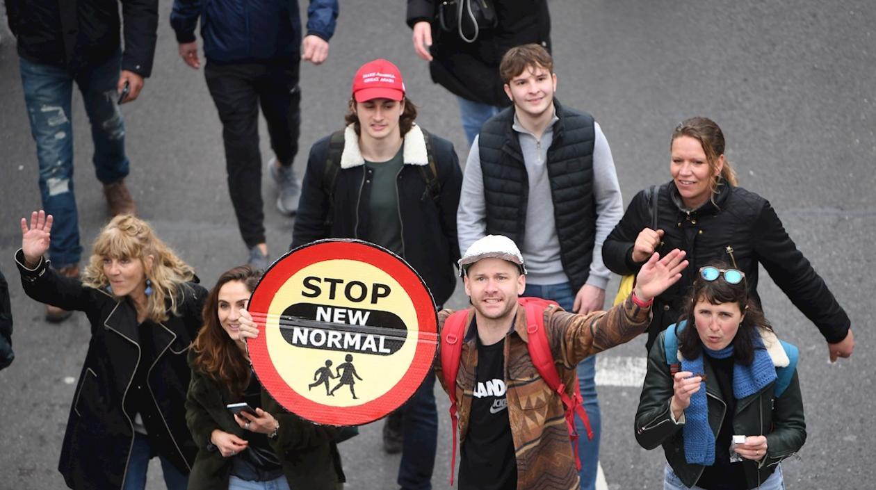 Miles de personas se manifestaron el fin de semana en Londres contra el confinamiento.