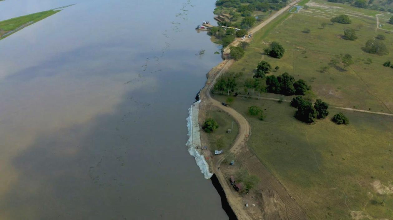 Trabajos de protección en la zona ribereña.