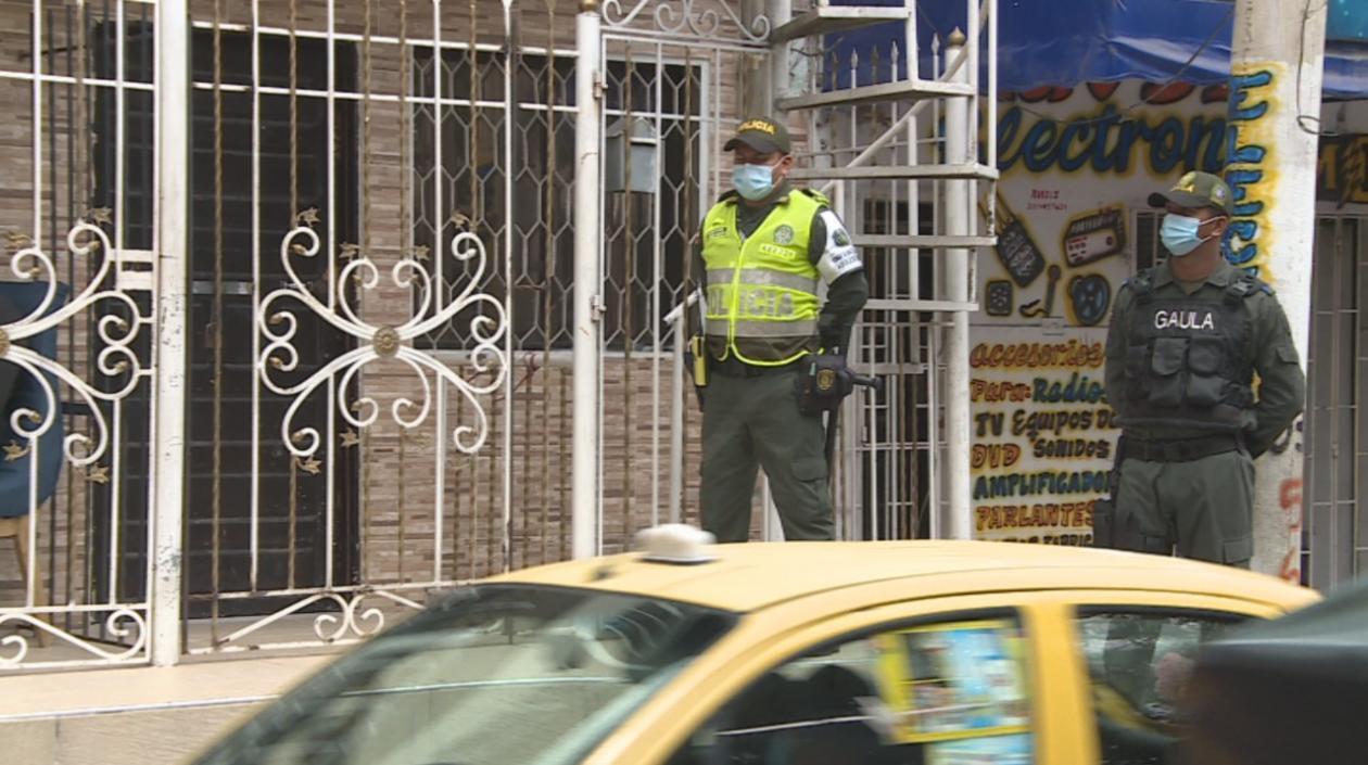 La Policía en el lugar donde habrían ocurrido los hechos. 