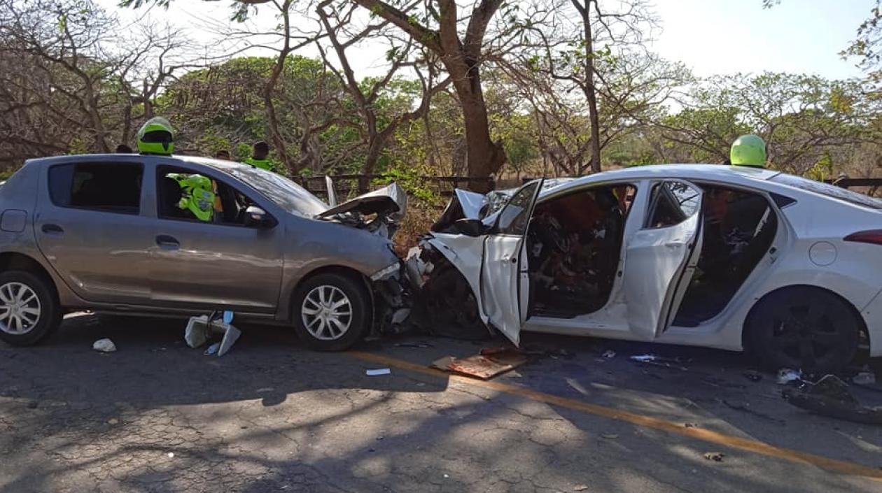 Así quedaron los dos vehículos tras el accidente. 