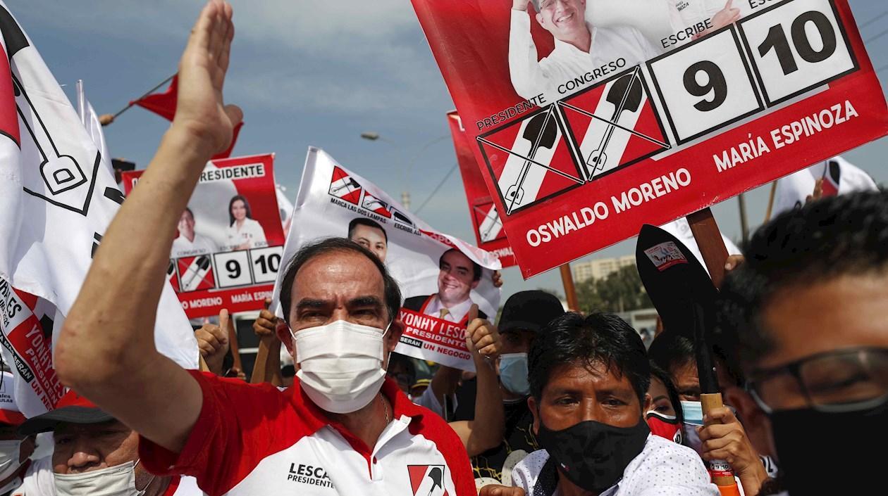 El candidato presidencial Yonhy Lescano, del partido Acción Popular.