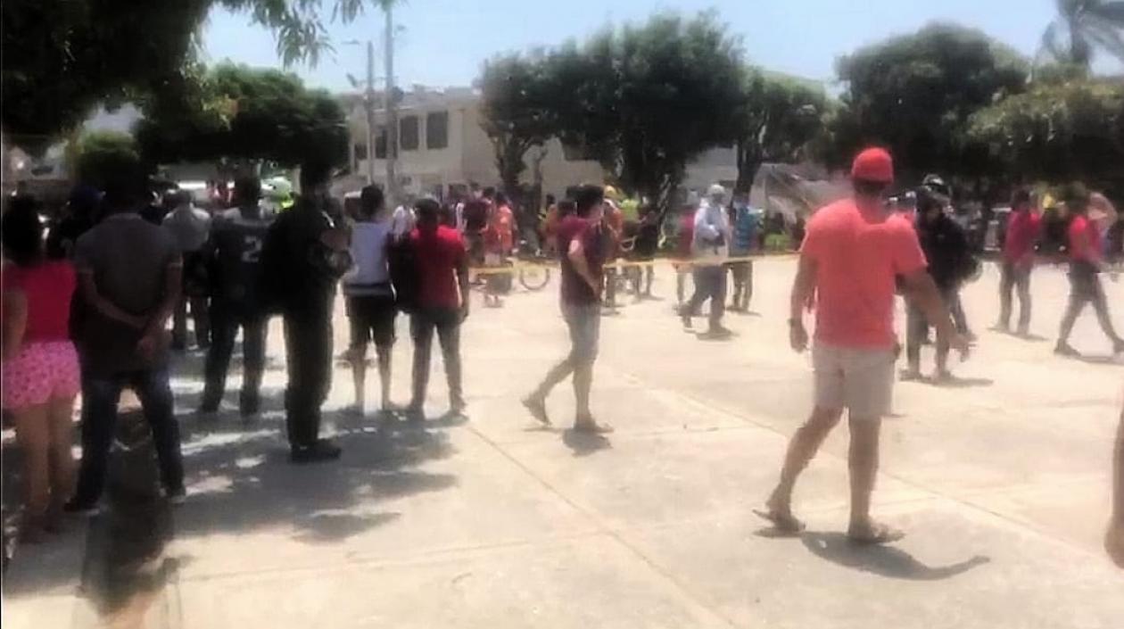 La Policía acordonó el lugar donde ocurrió el crimen. 