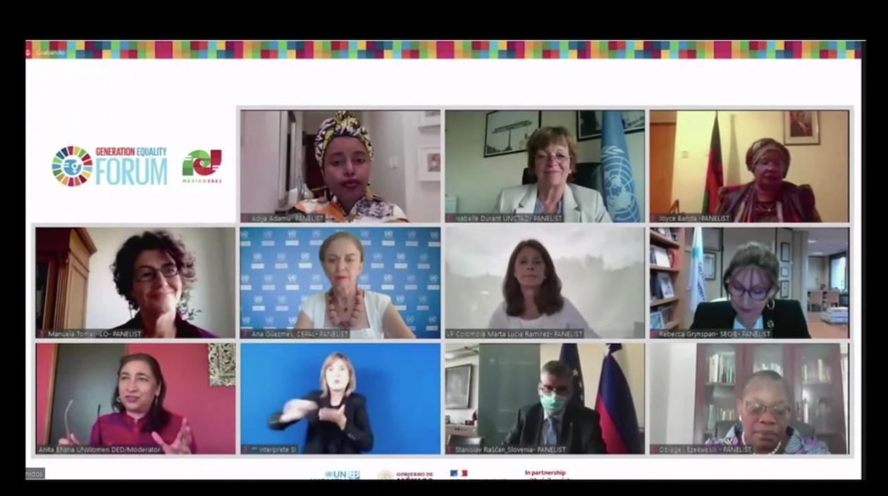 Participantes del Foro ONU Mujeres, entre ellas la vicepresidenta de Colombia, Marta Lucía Ramírez.