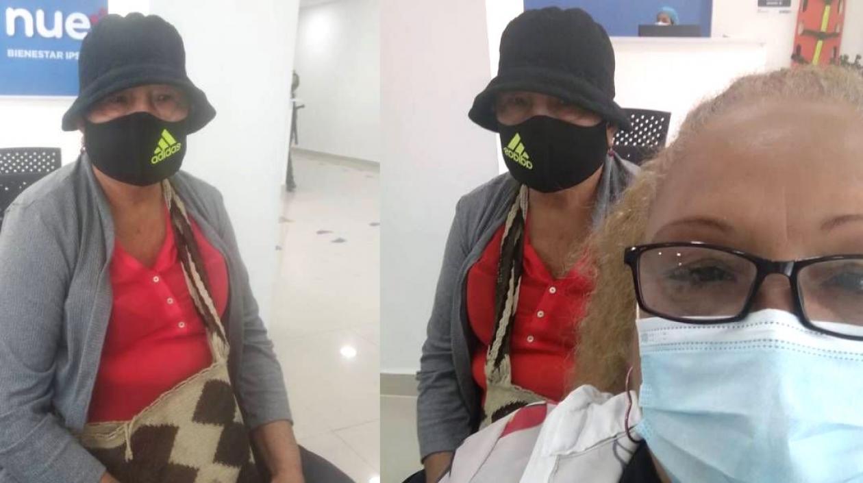 Francia Helena y su hija Mónica Patricia al momento de acudir a la vacunación.