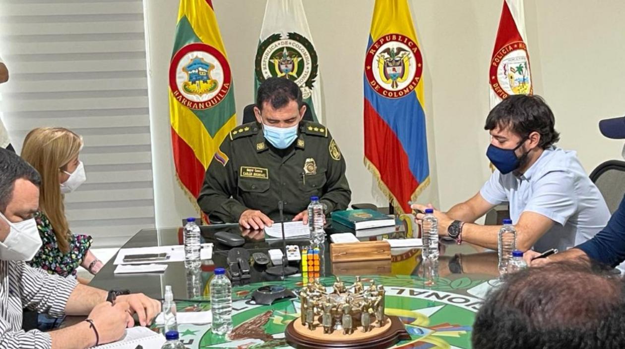 Mayor general Carlos Ernesto Rodríguez junto con la Gobernadora del Atlántico y el alcalde de Barranquilla. 
