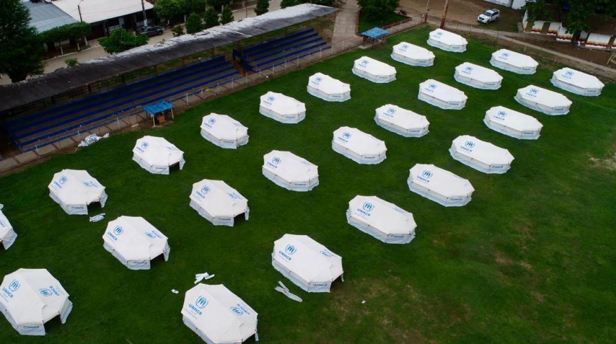Carpas en las que pernoctan los extranjeros llegados a Arauca.