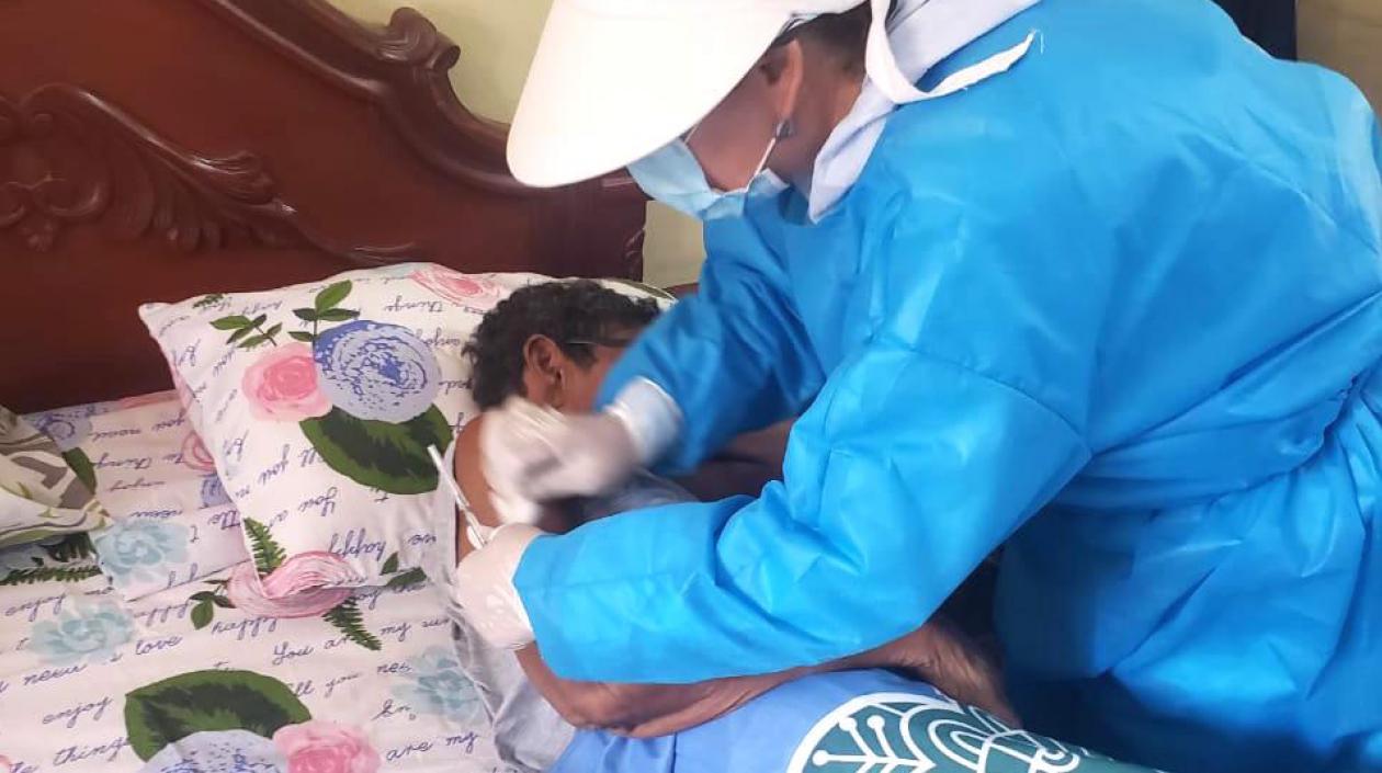 Aplicación de la vacuna en casa.