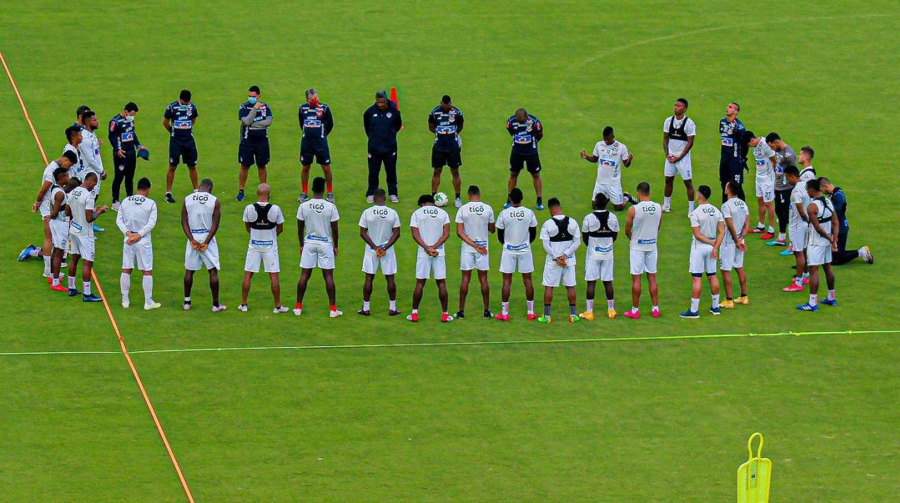 El plantel de Junior en el Romelio Martínez.