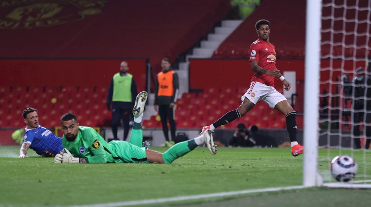 Momento del gol de Marcus Rashford.