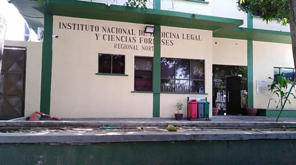El cuerpo de José Alejandro Ibañez Echeverría fue llevado a Medicina Legal. 