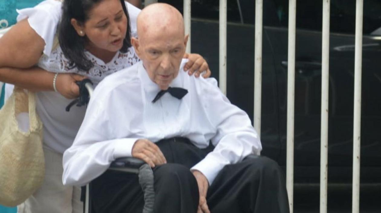 Luis Aurelio Vives, durante el matrimonio de su hijo Carlos Vives y Claudia Elena Vásquez.