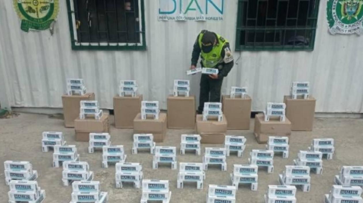 Parte de la mercancía incautada. 