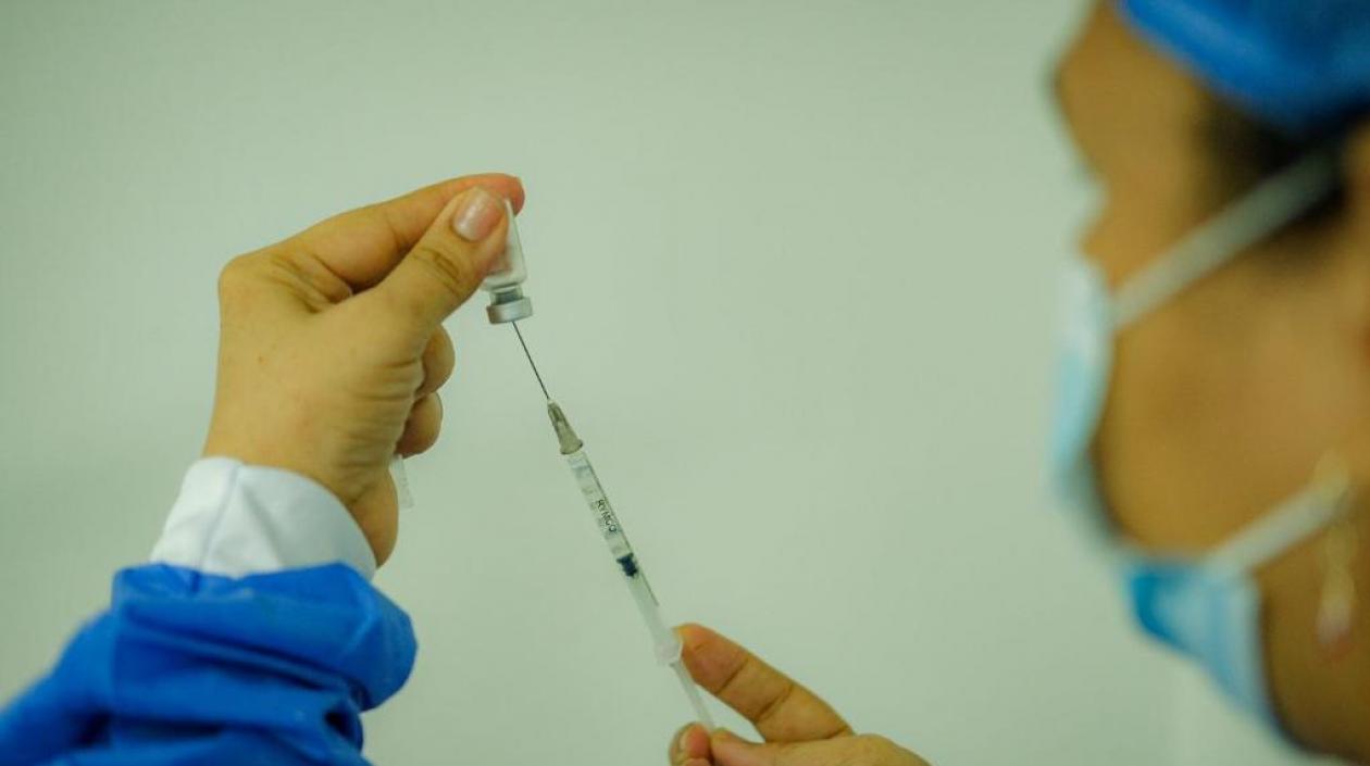 Cuando llegan al puesto de vacunación preguntan el nombre de la vacuna y no aceptan AstraZeneca.