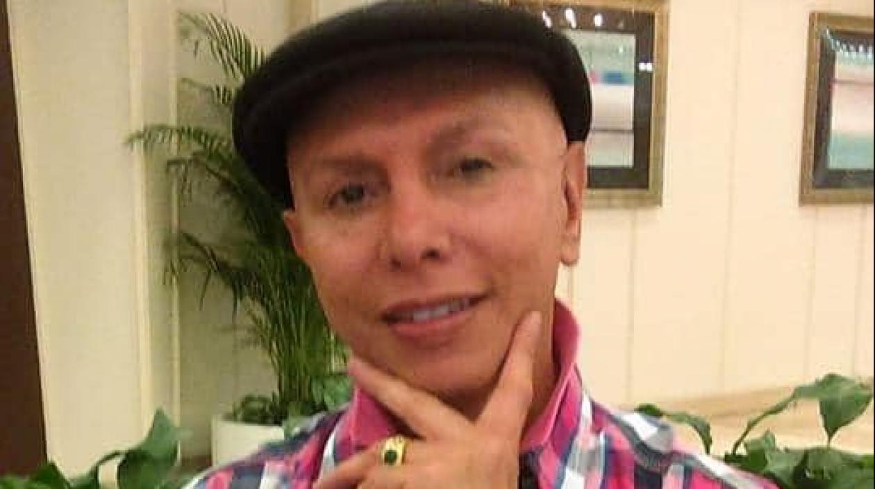 Diseñador barranquillero Alfredo Barraza, delicado de salud.