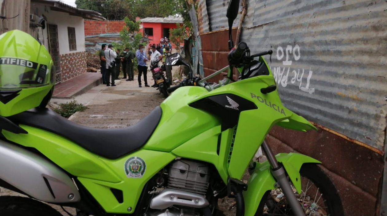 La Policía acordonó el área donde ocurrió el ataque sicarial. 