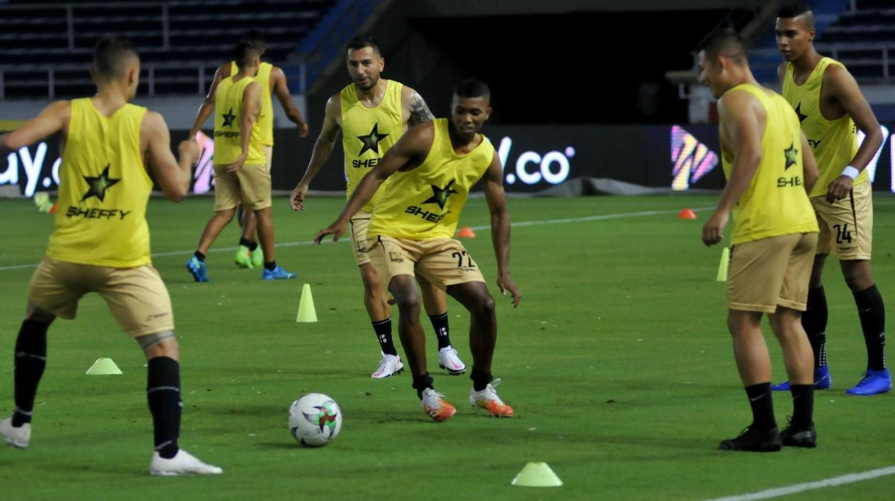 Jugadores de Águilas de Rionegro durante un entrenamiento. 